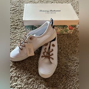 BNIB Tommy Bahama Canvas sneakers